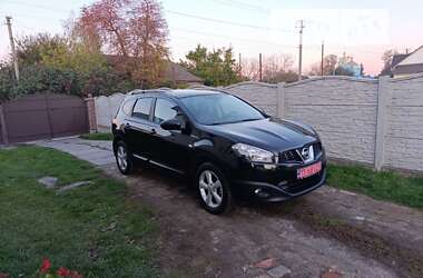 Внедорожник / Кроссовер Nissan Qashqai+2 2010 в Гоще