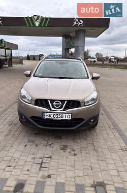 Позашляховик / Кросовер Nissan Qashqai+2 2013 в Вараші