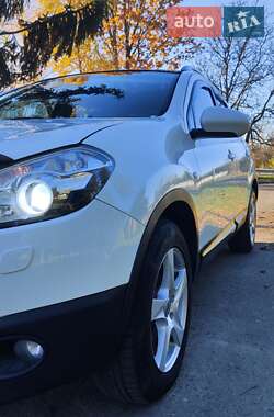 Позашляховик / Кросовер Nissan Qashqai+2 2011 в Дубні