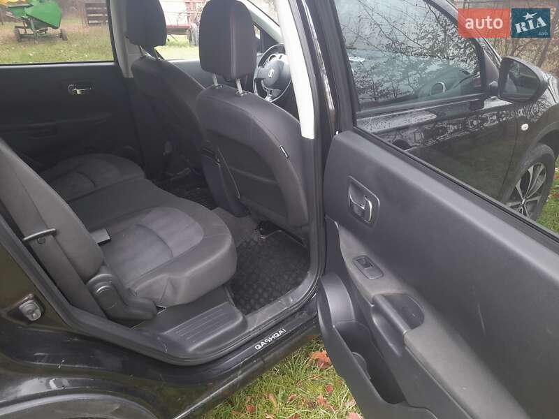 Внедорожник / Кроссовер Nissan Qashqai+2 2011 в Черновцах