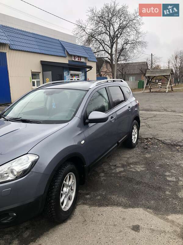 Внедорожник / Кроссовер Nissan Qashqai+2 2010 в Полтаве