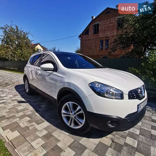 Позашляховик / Кросовер Nissan Qashqai+2 2010 в Самборі