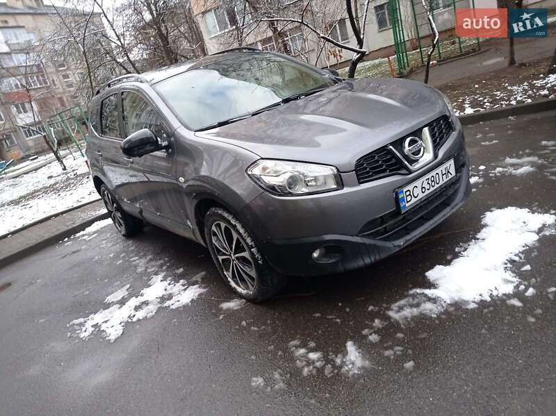 Позашляховик / Кросовер Nissan Qashqai+2 2013 в Івано-Франківську