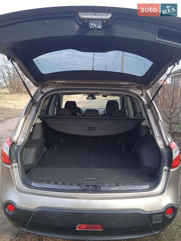 Внедорожник / Кроссовер Nissan Qashqai+2 2010 в Белгороде-Днестровском