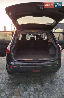 Позашляховик / Кросовер Nissan Qashqai+2 2011 в 