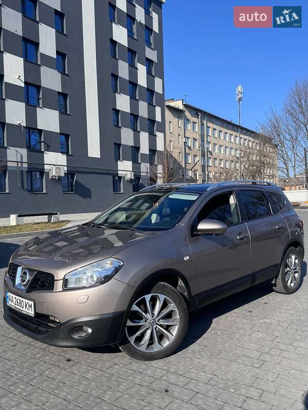 Позашляховик / Кросовер Nissan Qashqai+2 2012 в Івано-Франківську