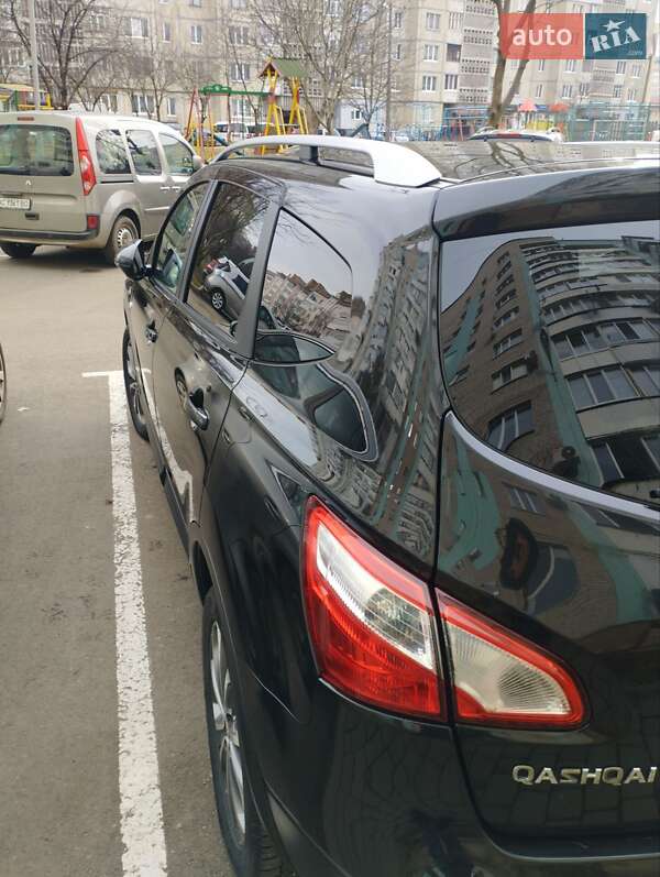 Nissan Qashqai+2 2010