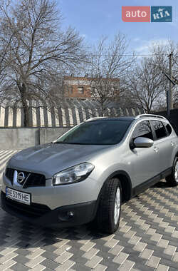 Внедорожник / Кроссовер Nissan Qashqai+2 2010 в Николаеве