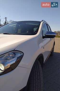 Позашляховик / Кросовер Nissan Qashqai+2 2010 в 