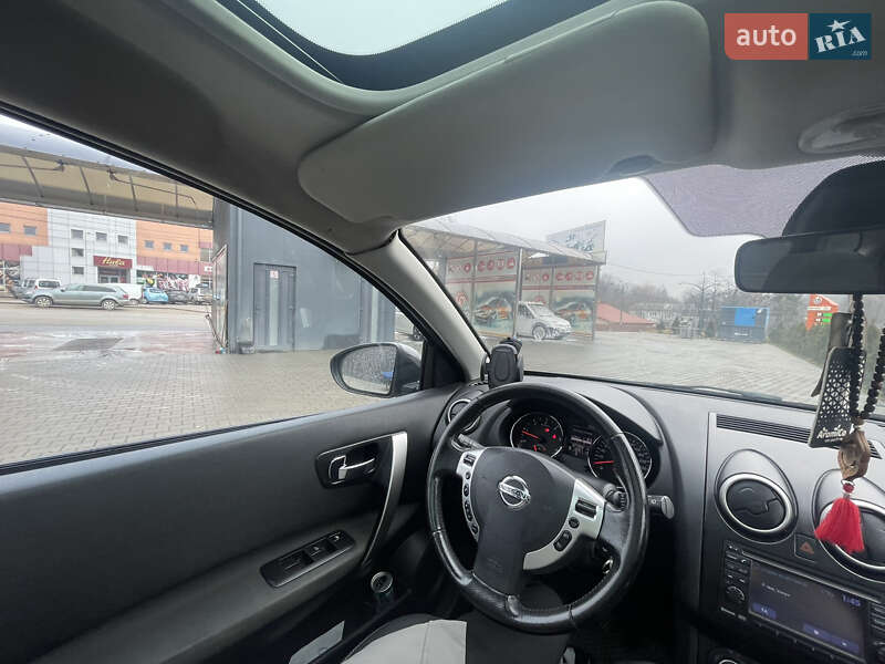 Позашляховик / Кросовер Nissan Qashqai+2 2011 в Чернівцях