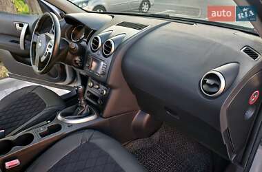 Позашляховик / Кросовер Nissan Qashqai+2 2010 в 