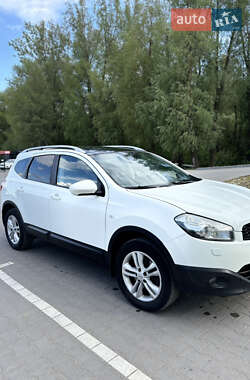 Позашляховик / Кросовер Nissan Qashqai+2 2012 в 