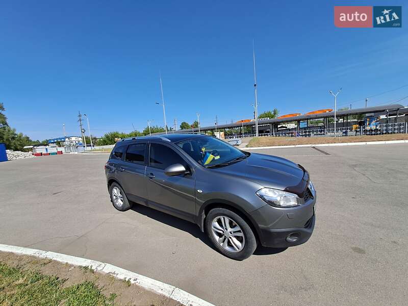 Позашляховик / Кросовер Nissan Qashqai+2 2011 в 