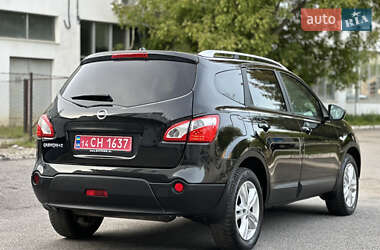 Позашляховик / Кросовер Nissan Qashqai+2 2011 в 