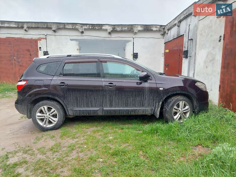 Внедорожник / Кроссовер Nissan Qashqai+2 2010 в 