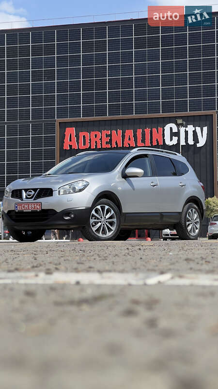 Nissan Qashqai+2 2010