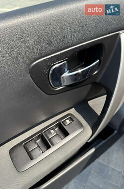 Позашляховик / Кросовер Nissan Qashqai+2 2013 в 