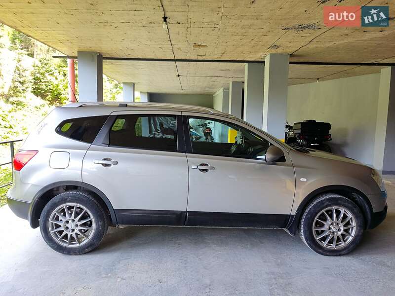 Внедорожник / Кроссовер Nissan Qashqai+2 2010 в Микуличине