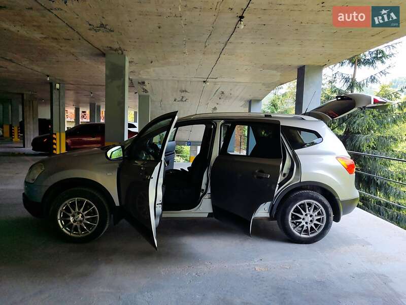 Внедорожник / Кроссовер Nissan Qashqai+2 2010 в Микуличине