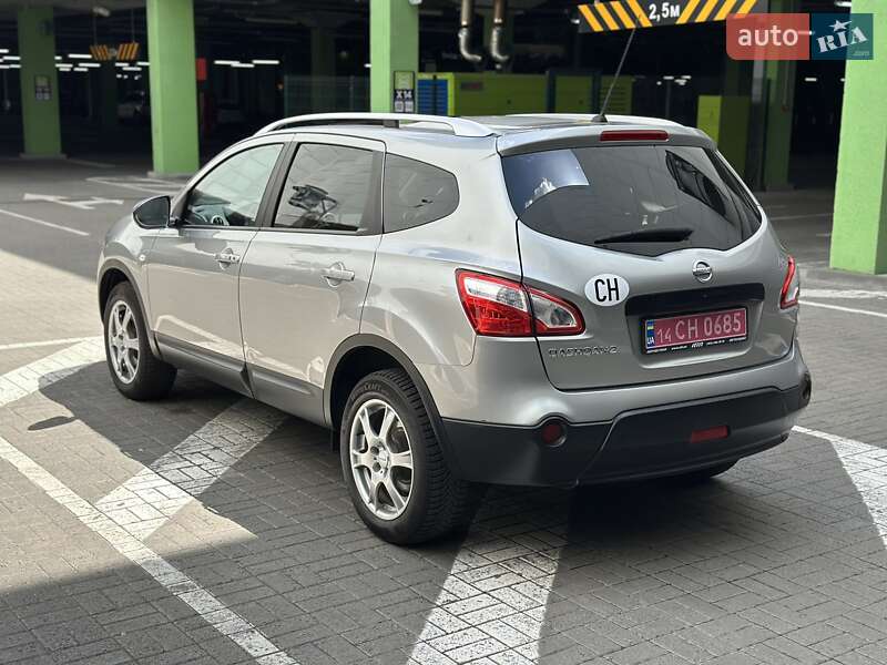 Позашляховик / Кросовер Nissan Qashqai+2 2012 в Києві
