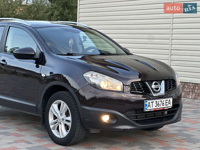 Позашляховик / Кросовер Nissan Qashqai+2 2010 в Івано-Франківську