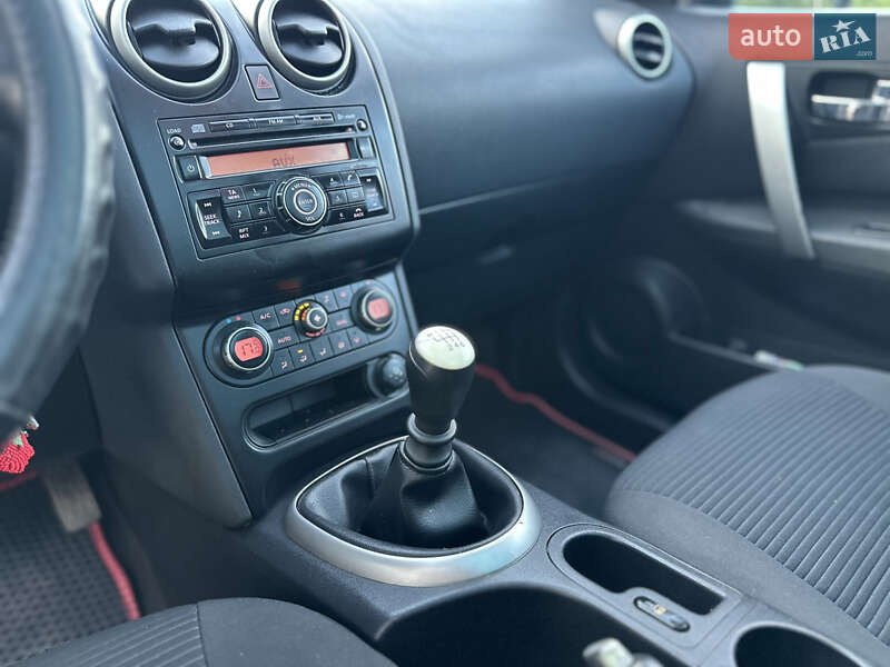 Позашляховик / Кросовер Nissan Qashqai+2 2010 в Івано-Франківську