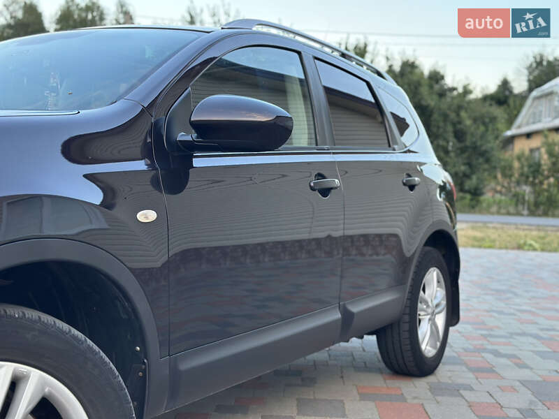Позашляховик / Кросовер Nissan Qashqai+2 2010 в Івано-Франківську
