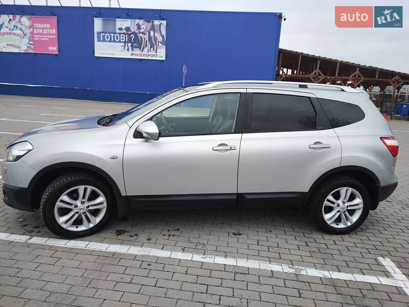 Внедорожник / Кроссовер Nissan Qashqai+2 2011 в Нововолынске