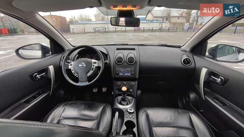 Внедорожник / Кроссовер Nissan Qashqai+2 2011 в Нововолынске
