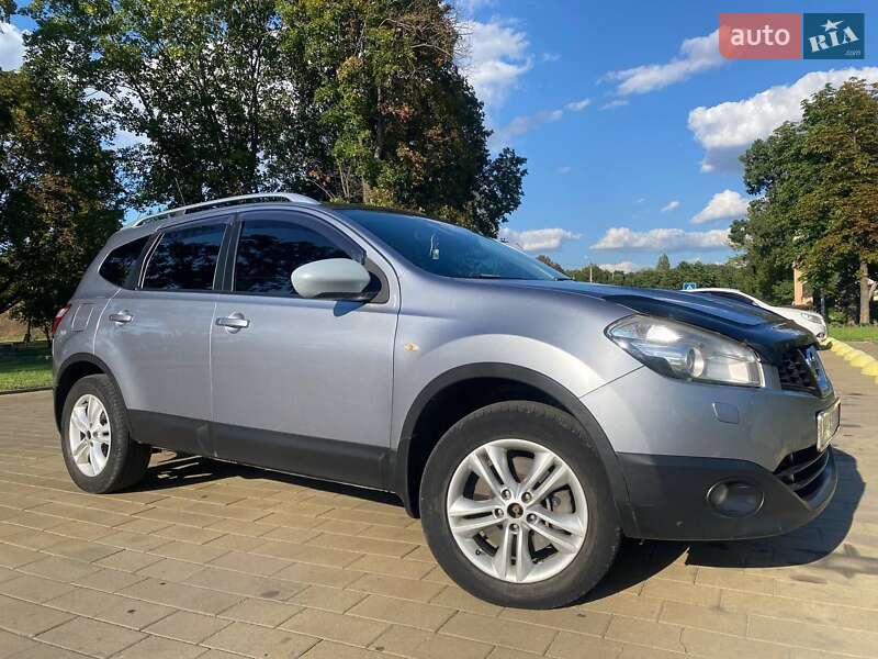 Nissan Qashqai+2 2010