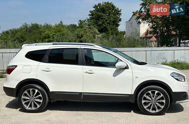 Позашляховик / Кросовер Nissan Qashqai+2 2011 в 