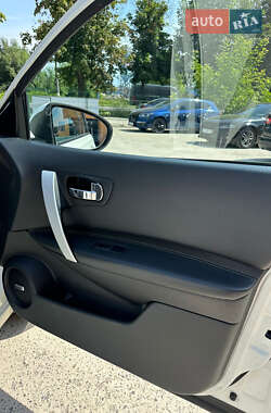 Позашляховик / Кросовер Nissan Qashqai+2 2011 в 