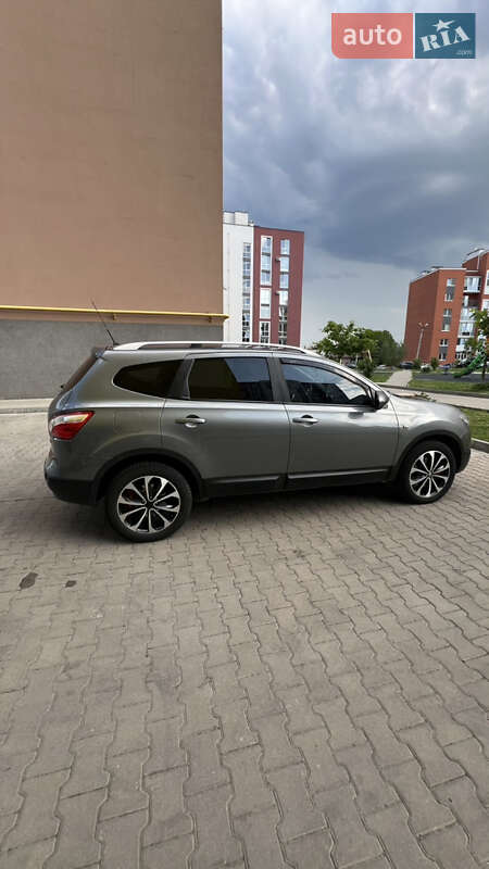 Nissan Qashqai+2 2011
