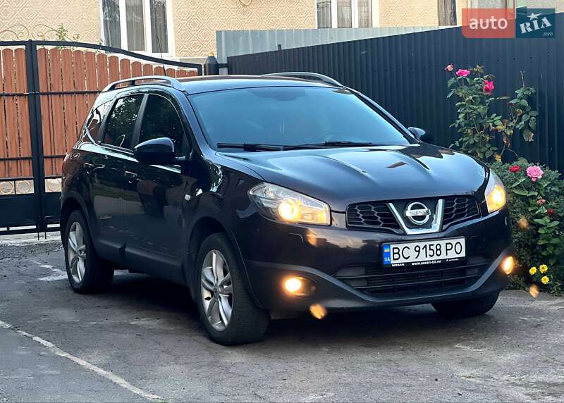 Nissan Qashqai+2 2010