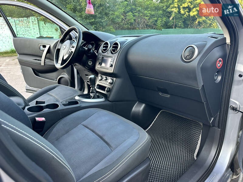 Позашляховик / Кросовер Nissan Qashqai+2 2010 в Дубні