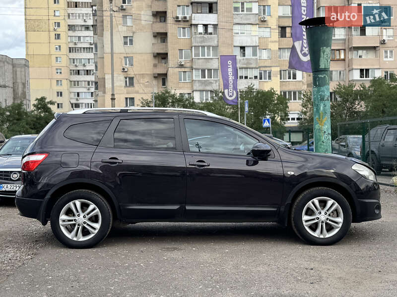 Внедорожник / Кроссовер Nissan Qashqai+2 2010 в Киеве