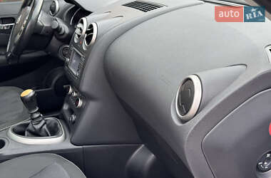 Внедорожник / Кроссовер Nissan Qashqai+2 2012 в 