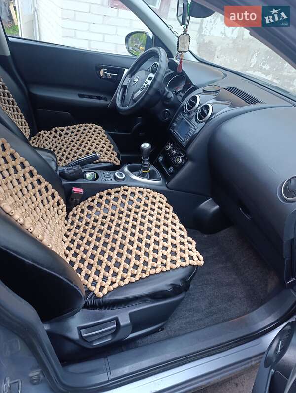 Внедорожник / Кроссовер Nissan Qashqai+2 2011 в Нововолынске