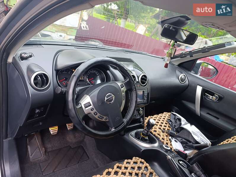 Внедорожник / Кроссовер Nissan Qashqai+2 2011 в Нововолынске