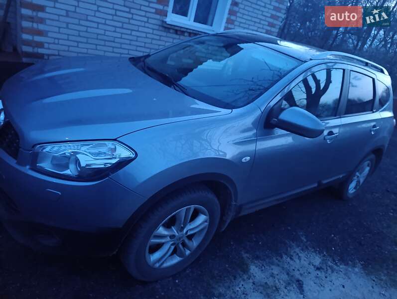 Внедорожник / Кроссовер Nissan Qashqai+2 2011 в Нововолынске