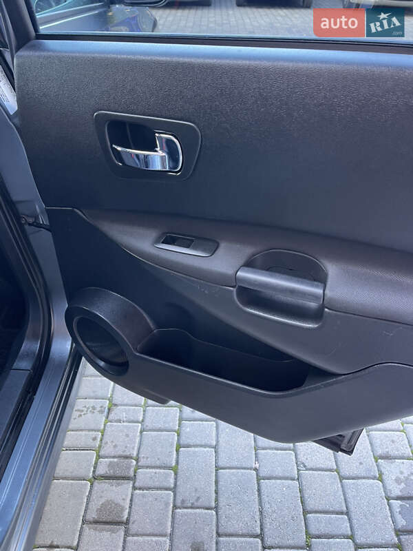 Позашляховик / Кросовер Nissan Qashqai+2 2010 в Львові фото 30 Позашляховик / Кросовер Nissan Qashqai+2 2010 в Львові