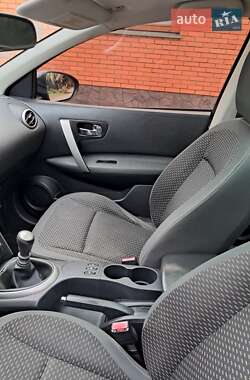 Позашляховик / Кросовер Nissan Qashqai+2 2009 в  фото 14 Позашляховик / Кросовер Nissan Qashqai+2 2009 в