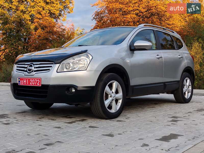 Nissan Qashqai+2 2010