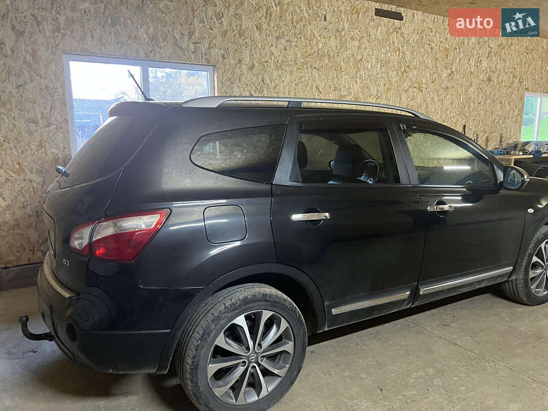 Внедорожник / Кроссовер Nissan Qashqai+2 2010 в Черновцах