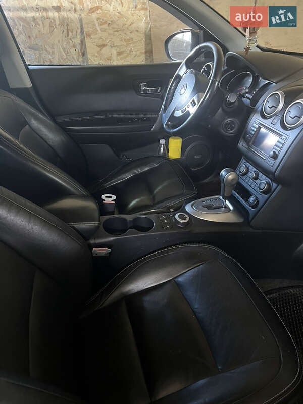 Внедорожник / Кроссовер Nissan Qashqai+2 2010 в Черновцах