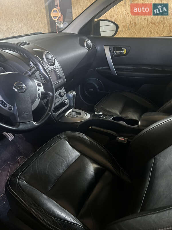 Внедорожник / Кроссовер Nissan Qashqai+2 2010 в Черновцах