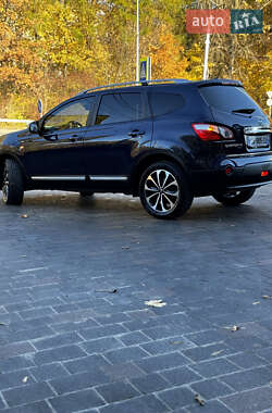 Позашляховик / Кросовер Nissan Qashqai+2 2011 в  фото 16 Позашляховик / Кросовер Nissan Qashqai+2 2011 в