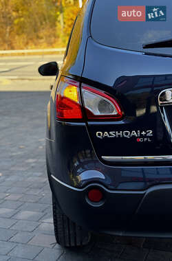 Позашляховик / Кросовер Nissan Qashqai+2 2011 в  фото 39 Позашляховик / Кросовер Nissan Qashqai+2 2011 в