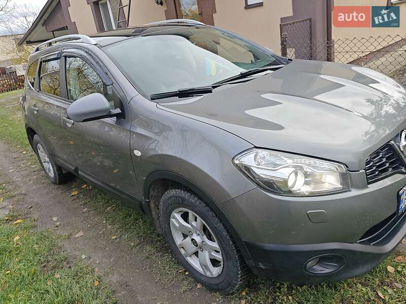 Nissan Qashqai+2 2011