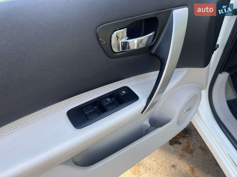 Внедорожник / Кроссовер Nissan Qashqai+2 2010 в Луцке